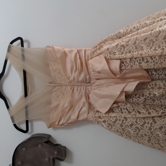 Peachy 1950s tea length party dress - Picture 3 of 9